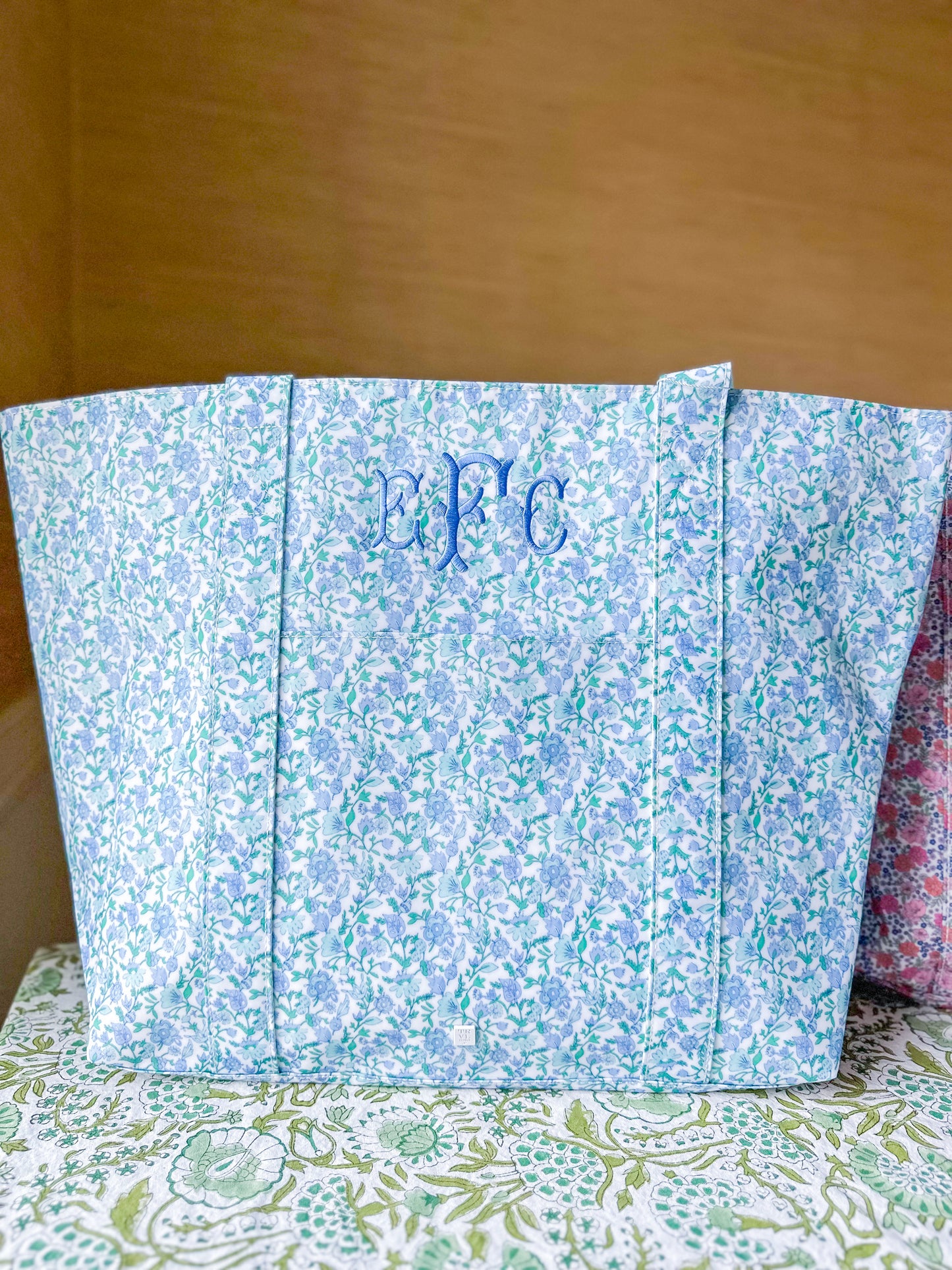 TRVL Jumbo X-Large Tote