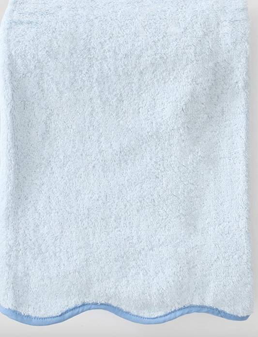 Weezie Scallop Bath Towel - Bogey and Byrd
