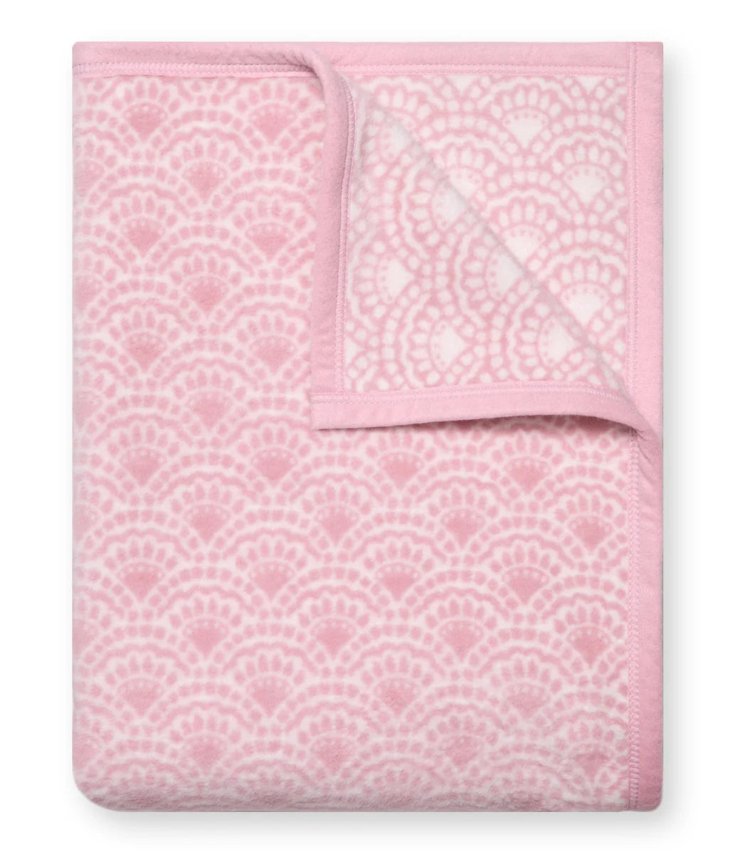 Seaside Scallops Blush Blanket