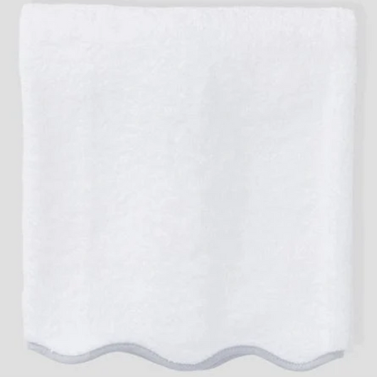 Weezie Scallop Bath Towel - Bogey and Byrd