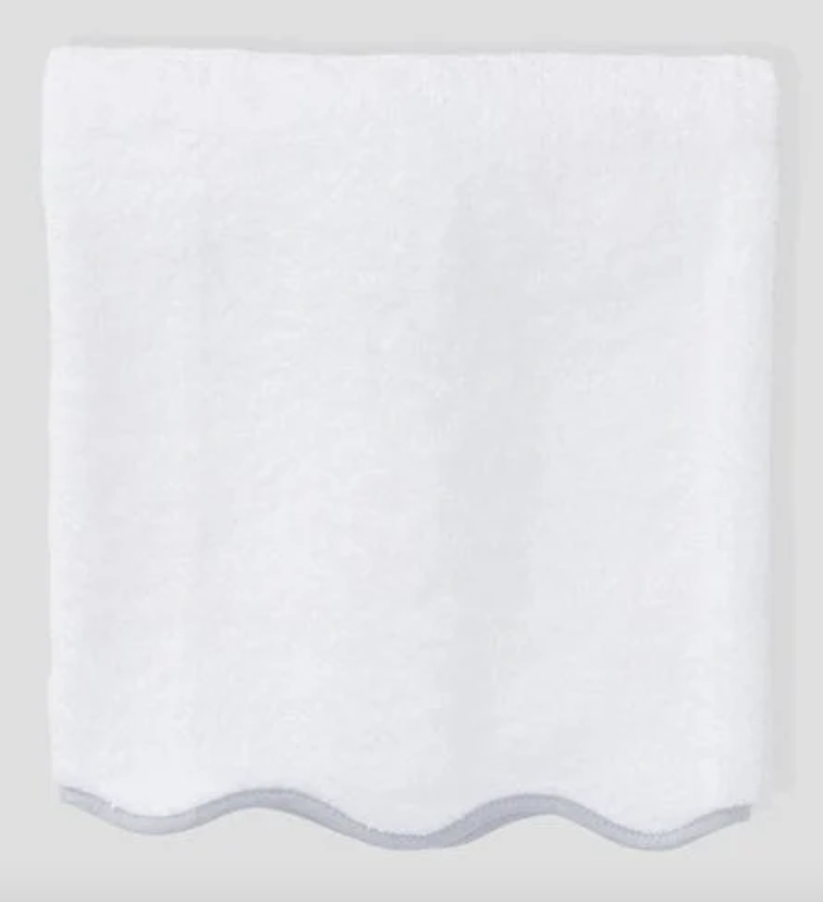 Weezie Scallop Bath Towel - Bogey and Byrd