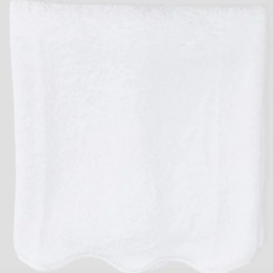 Weezie Scallop Bath Towel - Bogey and Byrd